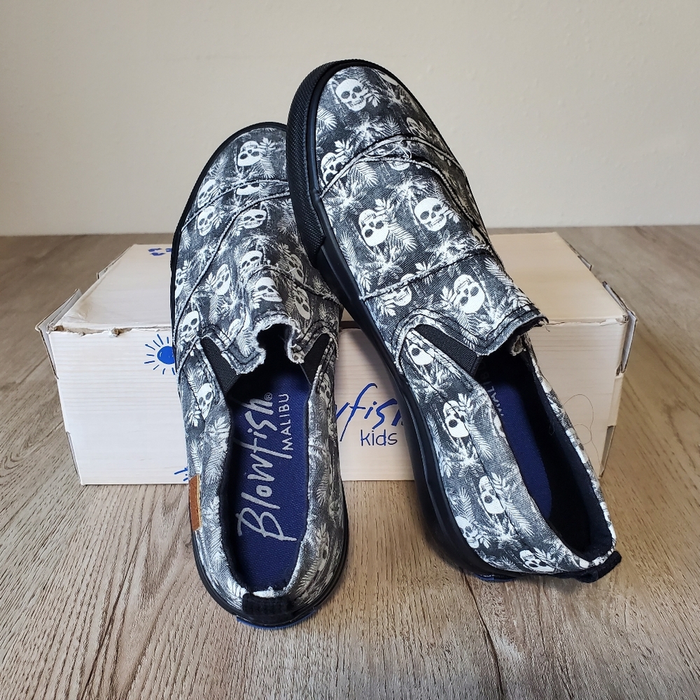 Blowfish Malibu Kids Piper Black Skull Island Canvas Slip-On Sneakers Size 2 NEW